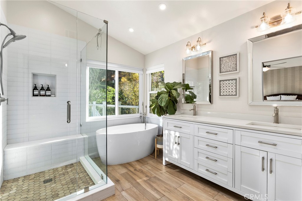 24312 Rue De Gauguin