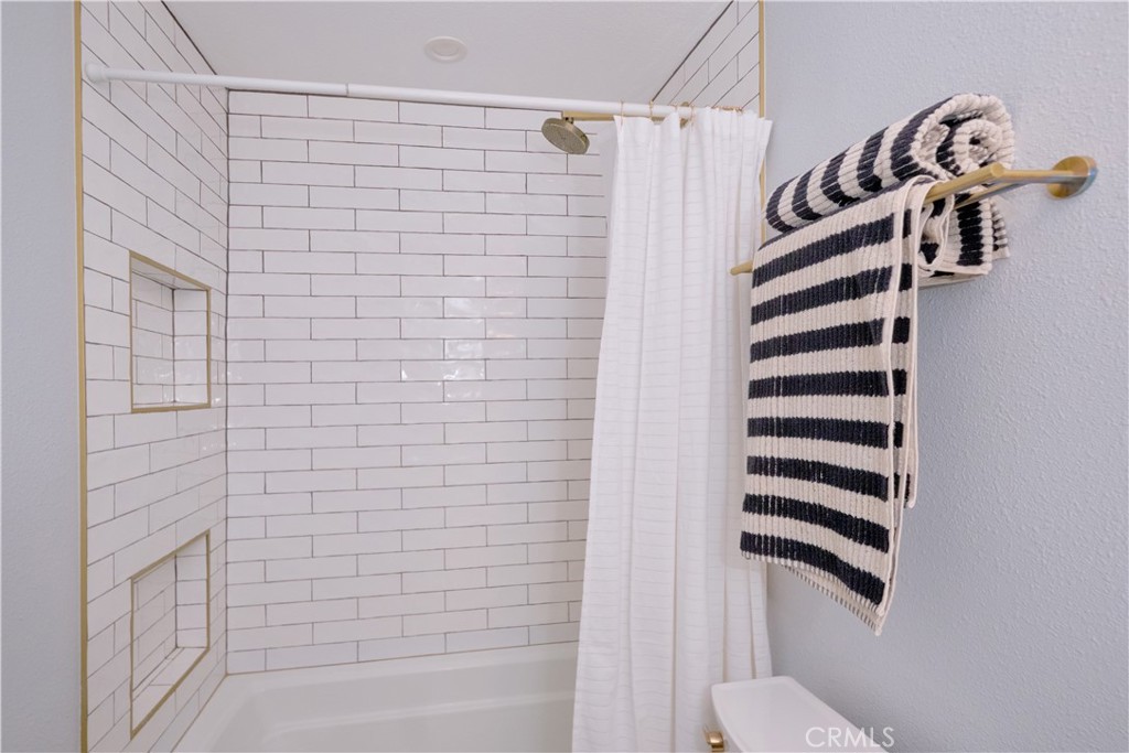 7911 Woodlake Drive 76