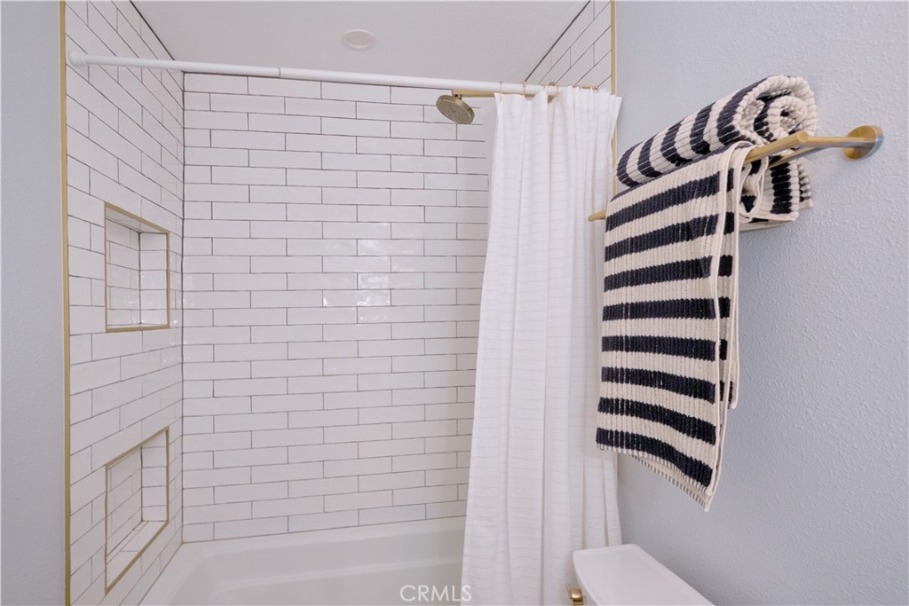 7911 Woodlake Drive 76