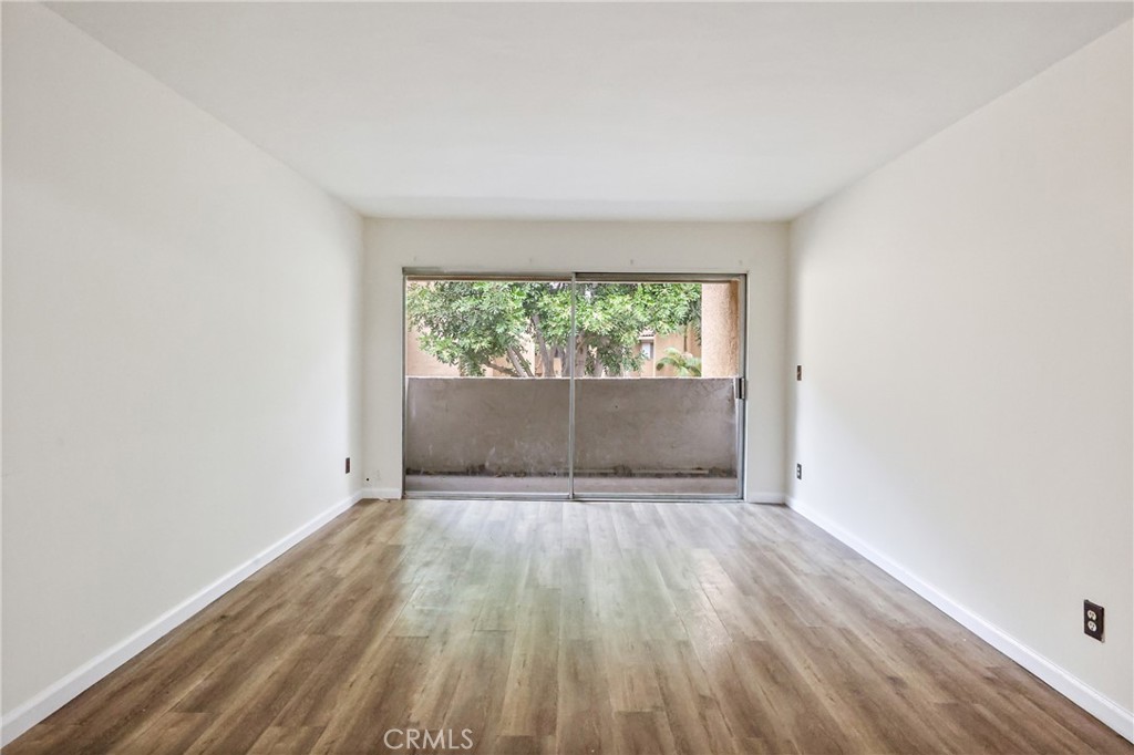 1001 W Macarthur 110