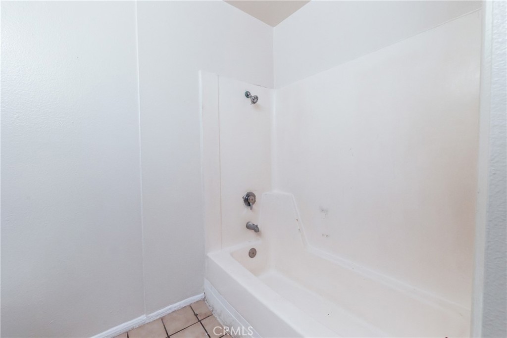 1001 W Macarthur 110