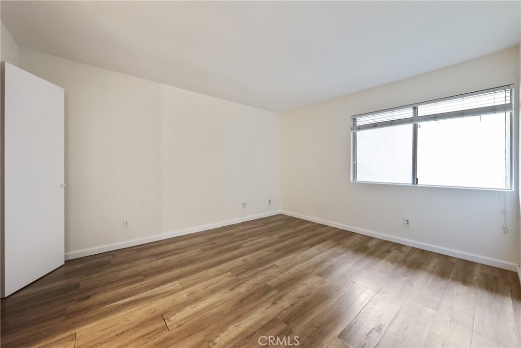 1001 W Macarthur 110