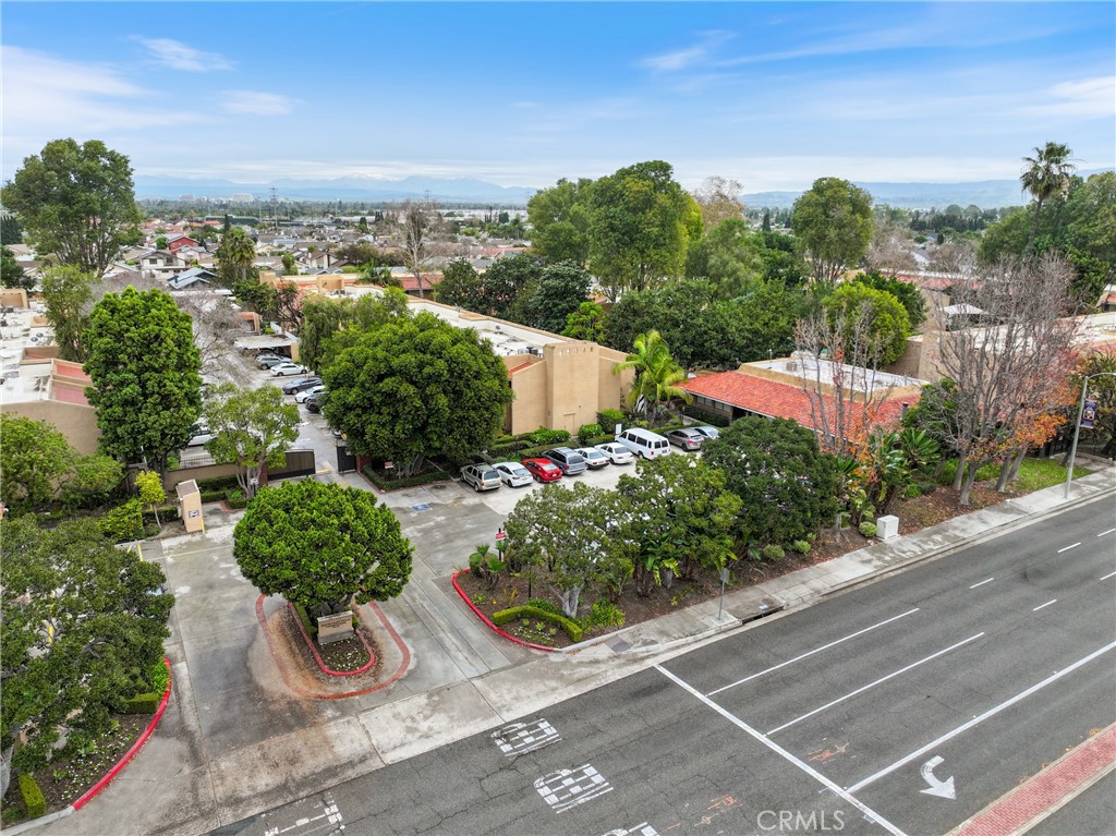 1001 W Macarthur 110