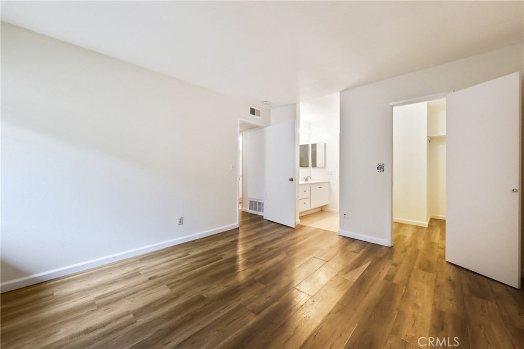 1001 W Macarthur 110