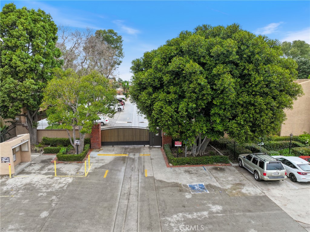 1001 W Macarthur 110