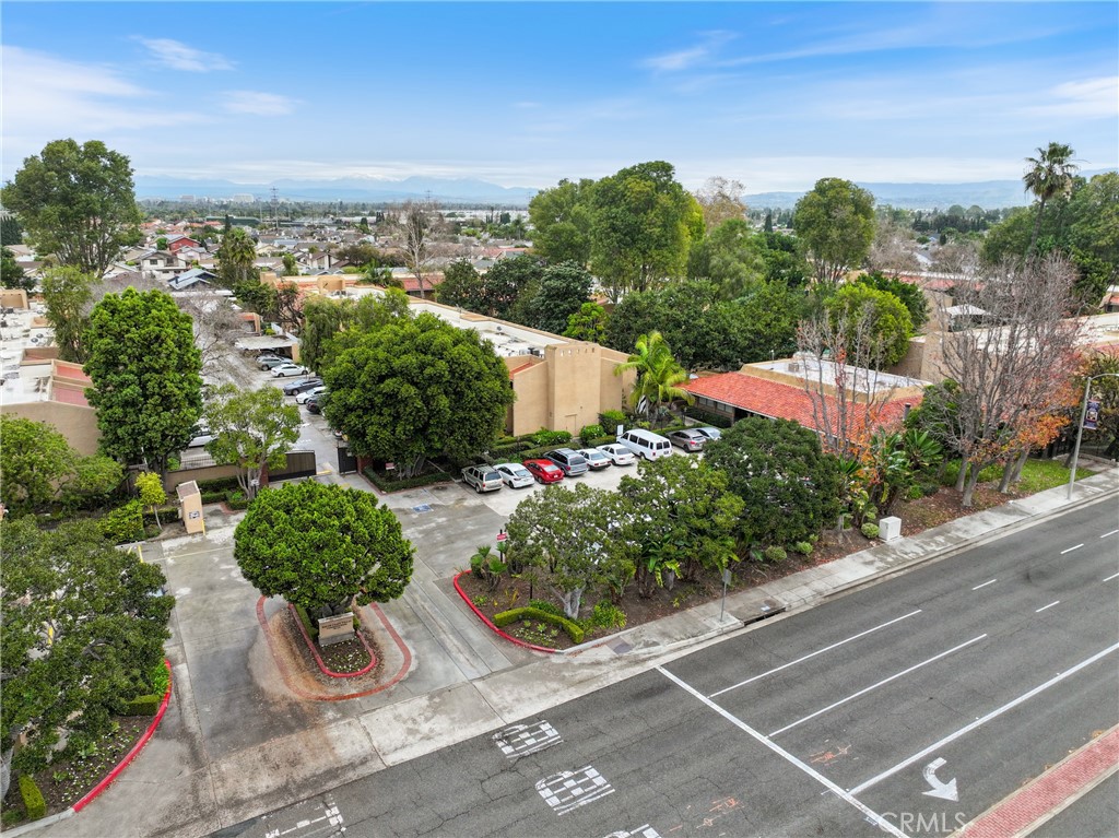 1001 W Macarthur 110