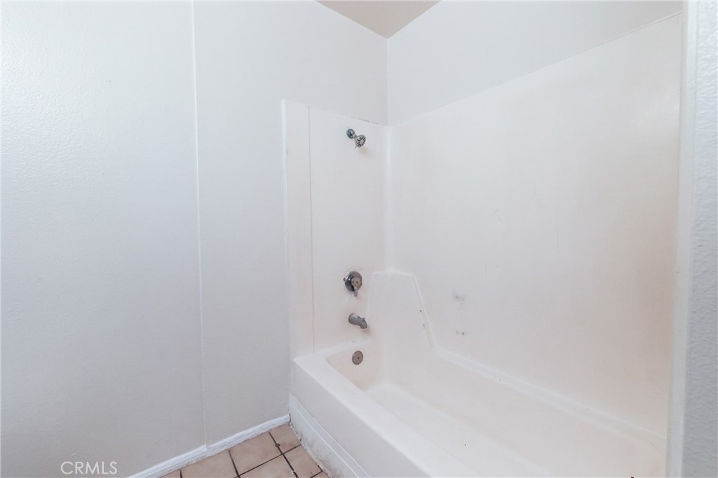 1001 W Macarthur 110