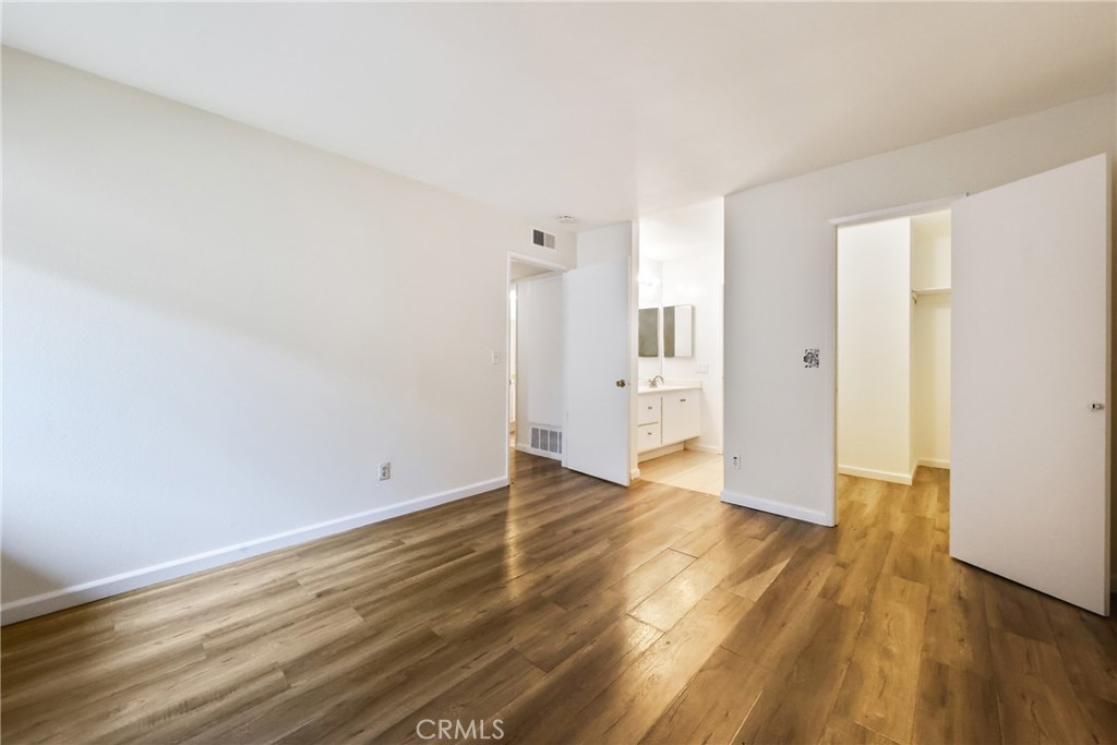 1001 W Macarthur 110