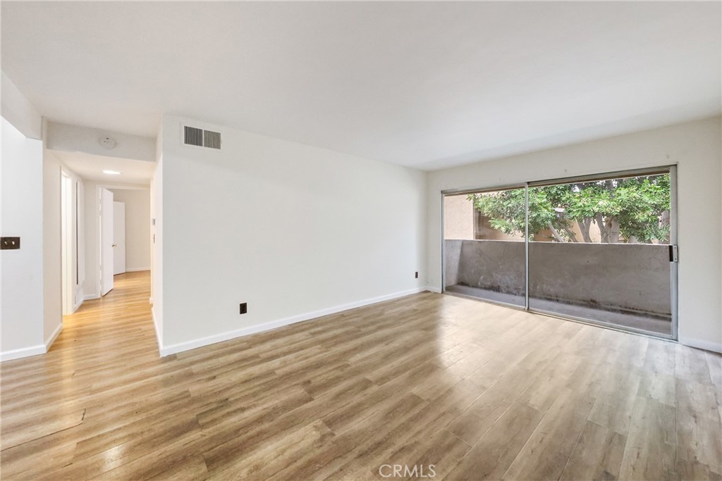 1001 W Macarthur 110