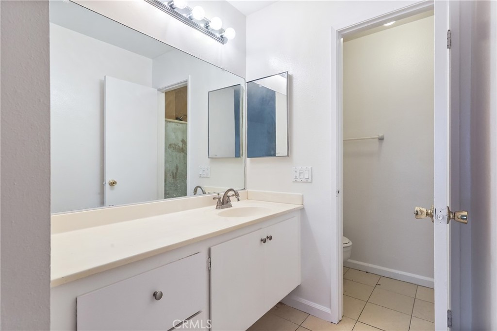 1001 W Macarthur 110