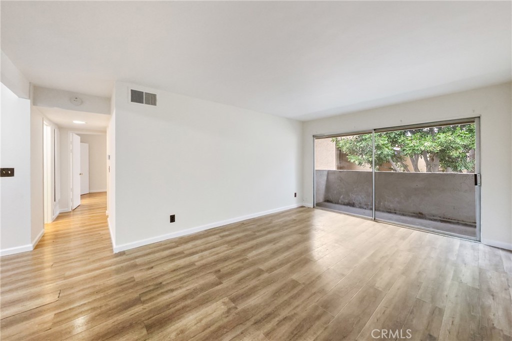 1001 W Macarthur 110