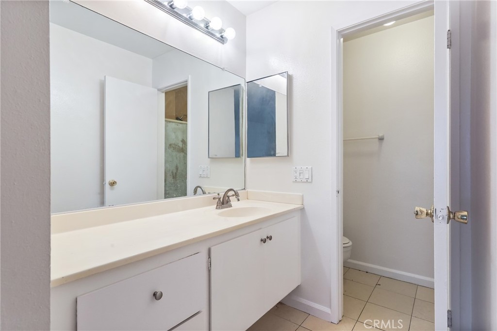 1001 W Macarthur 110