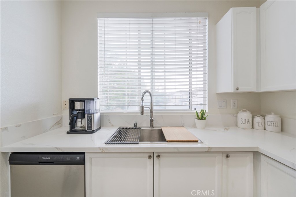 13535 Cobblestone Ln