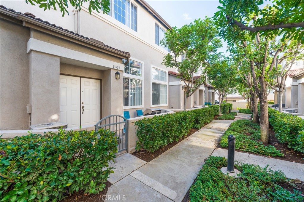 13535 Cobblestone Ln