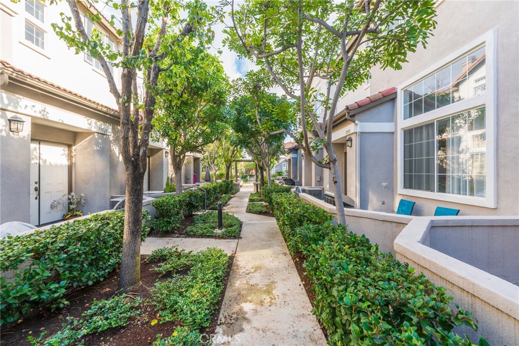 13535 Cobblestone Ln