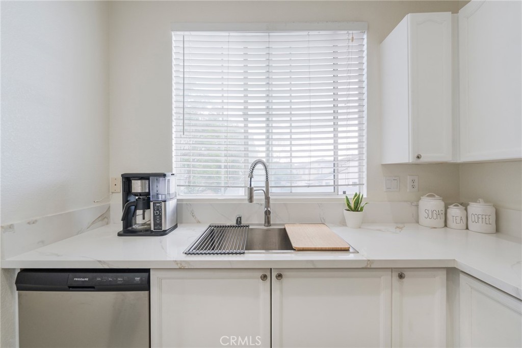 13535 Cobblestone Ln