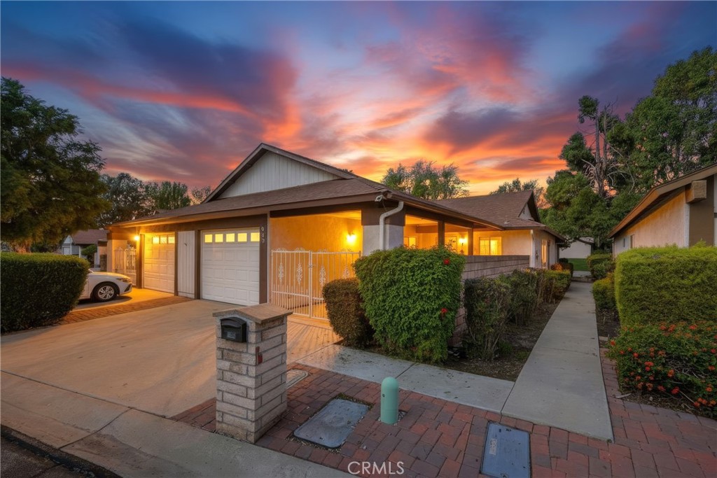 643 W Villa Chaparral