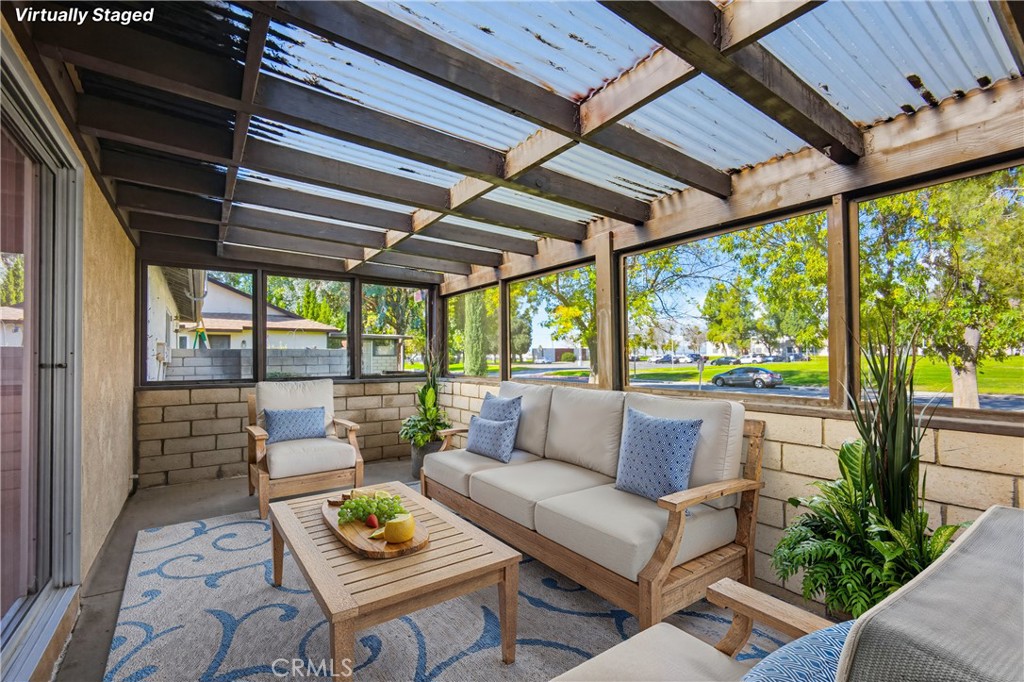 643 W Villa Chaparral