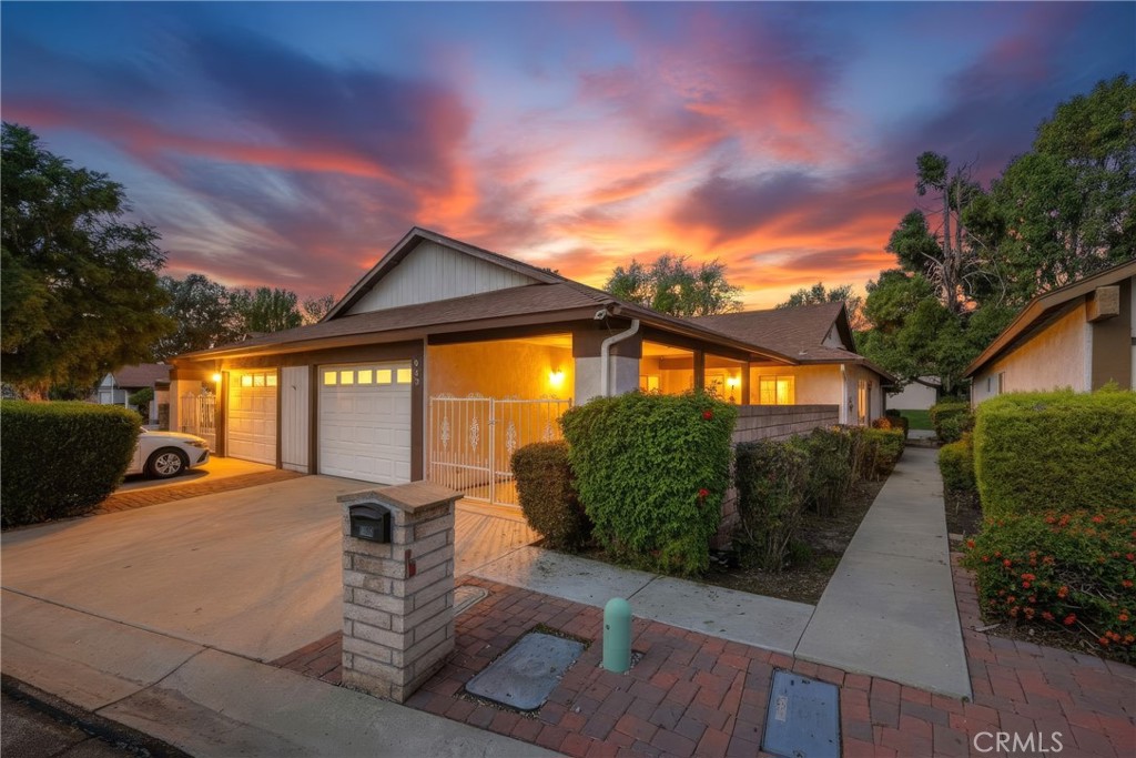 643 W Villa Chaparral