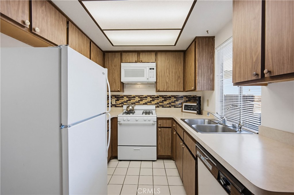 643 W Villa Chaparral