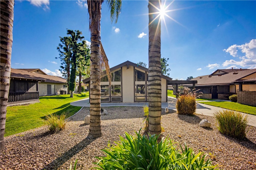 643 W Villa Chaparral