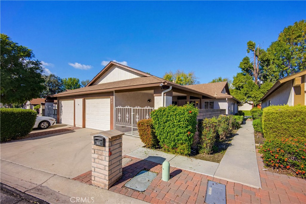 643 W Villa Chaparral