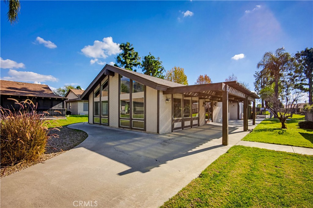 643 W Villa Chaparral