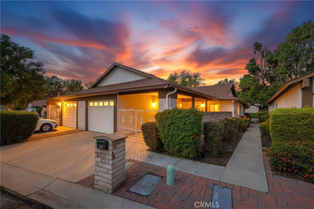 643 W Villa Chaparral