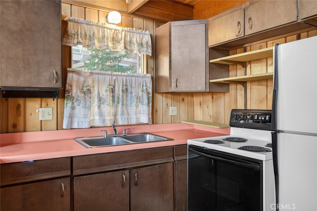 845 Villa Grove
