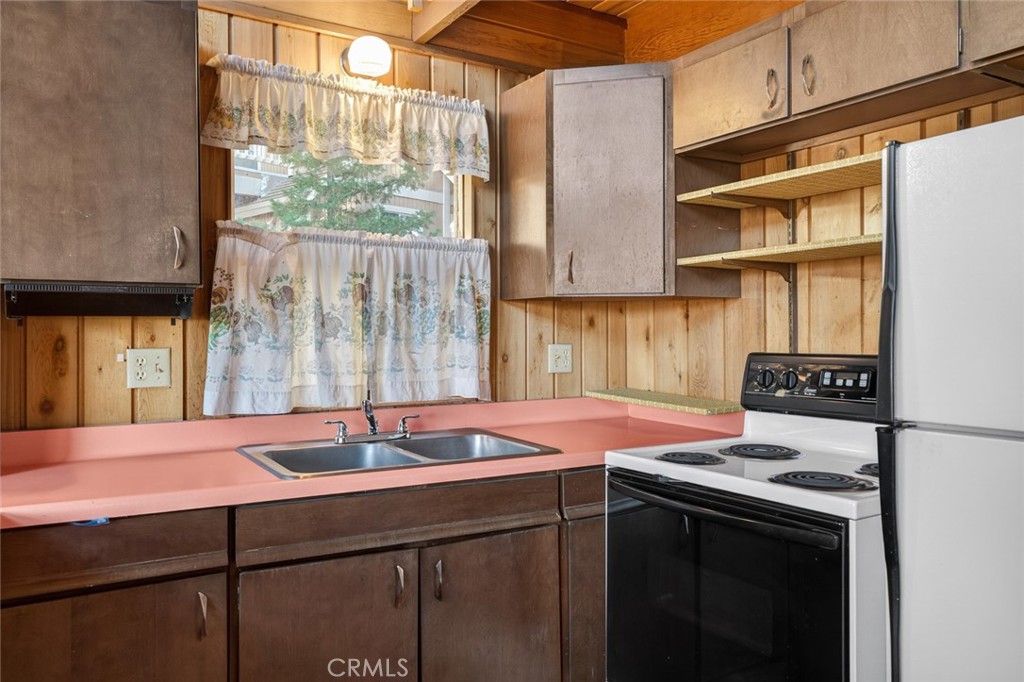 845 Villa Grove