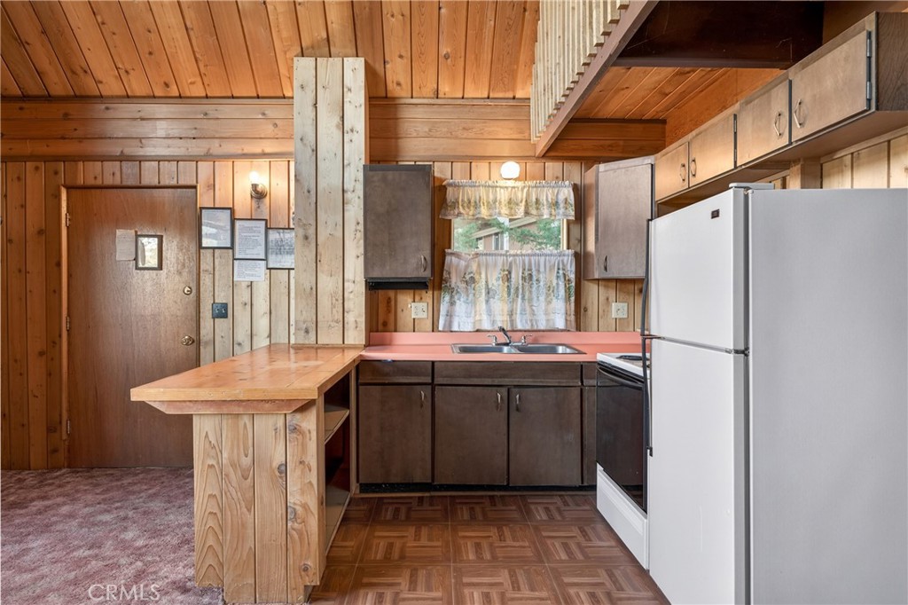845 Villa Grove