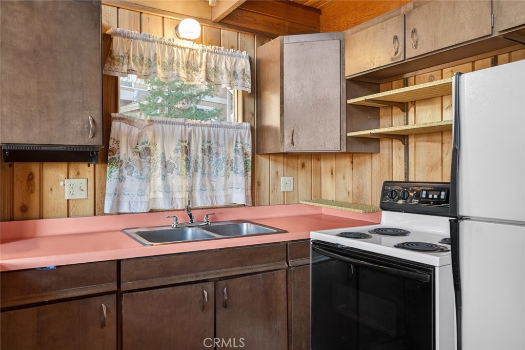 845 Villa Grove