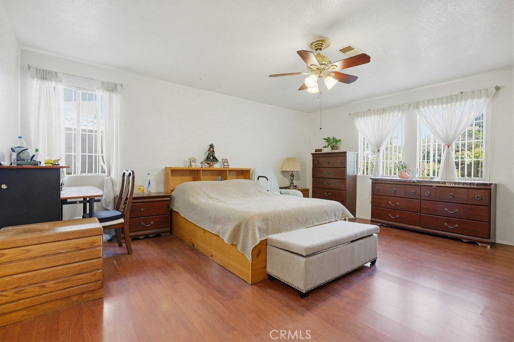 1934 S Robert Lane
