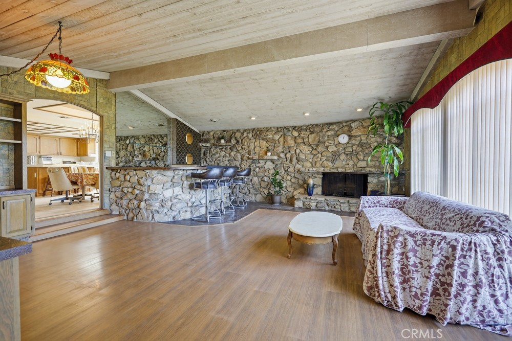 1934 S Robert Lane
