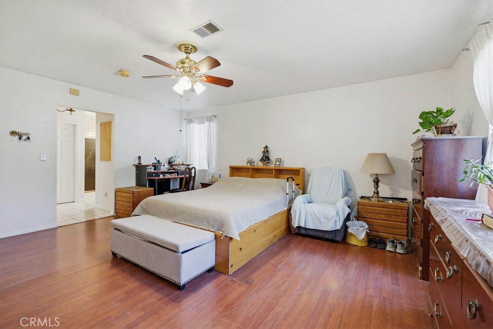 1934 S Robert Lane