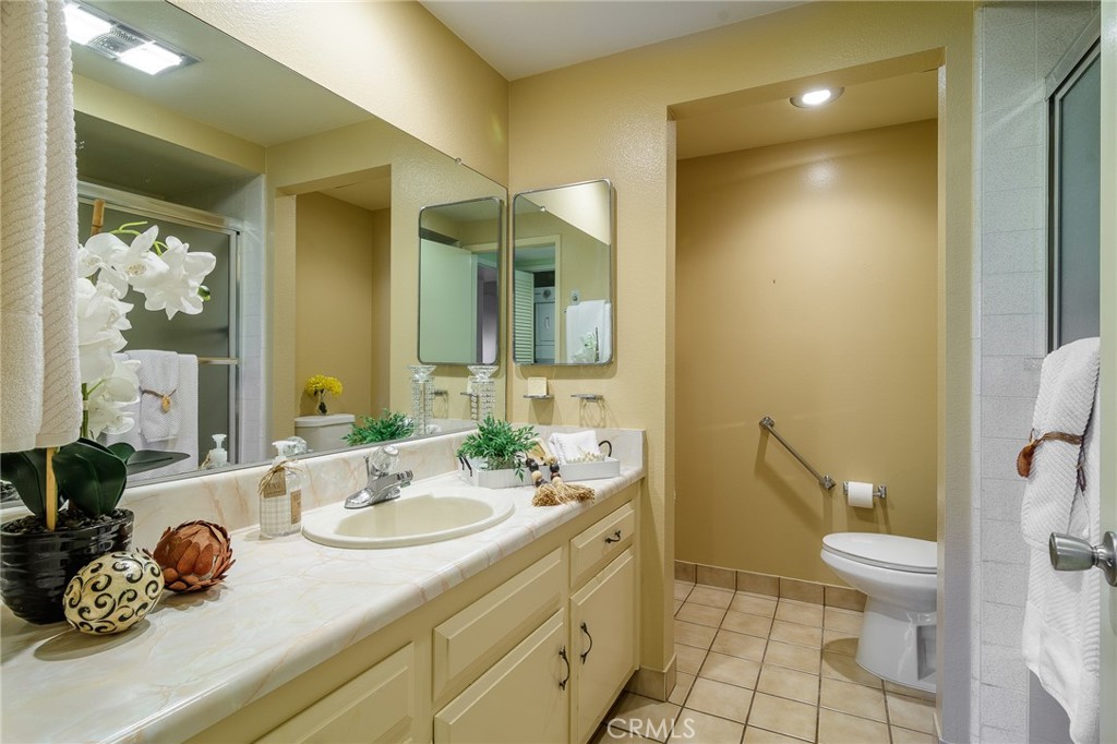 2139 Ronda Granada B