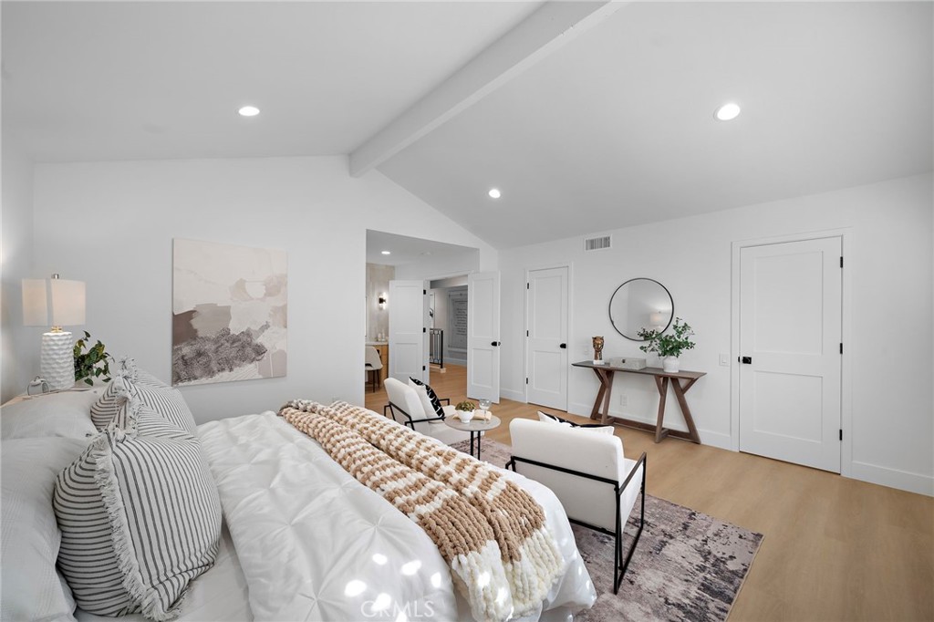 9560 La Amapola Avenue