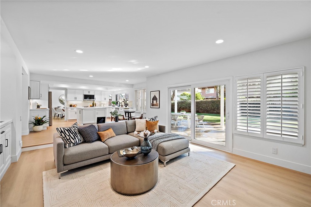 9560 La Amapola Avenue