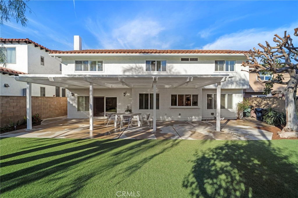 9560 La Amapola Avenue