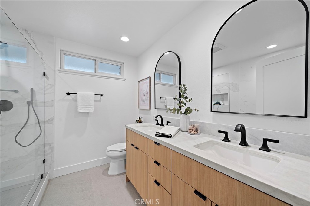 9560 La Amapola Avenue