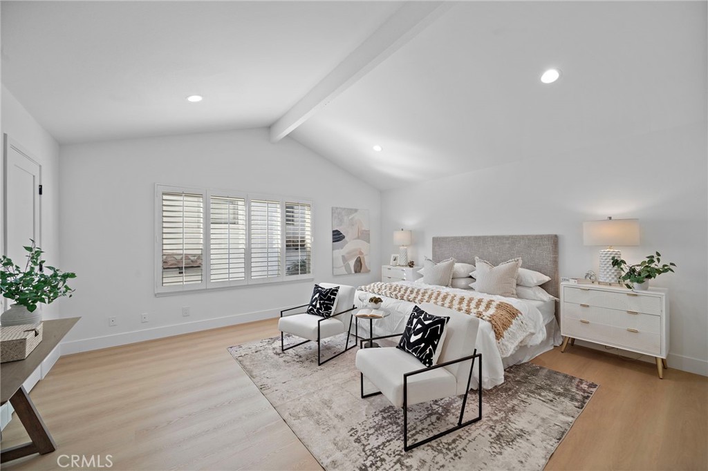 9560 La Amapola Avenue