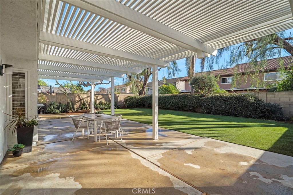 9560 La Amapola Avenue