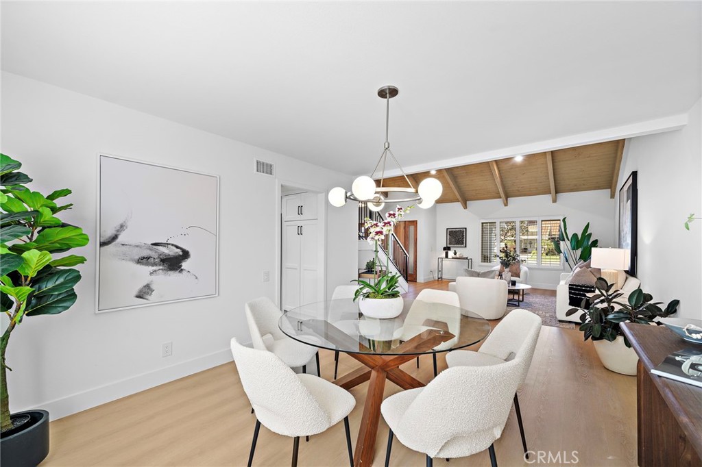 9560 La Amapola Avenue