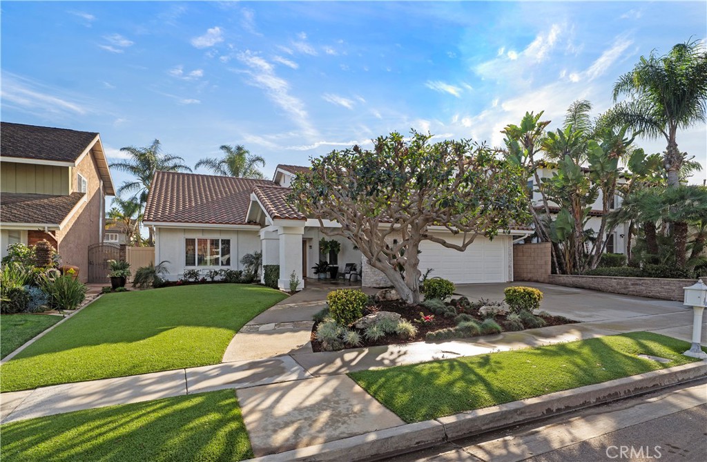 9560 La Amapola Avenue