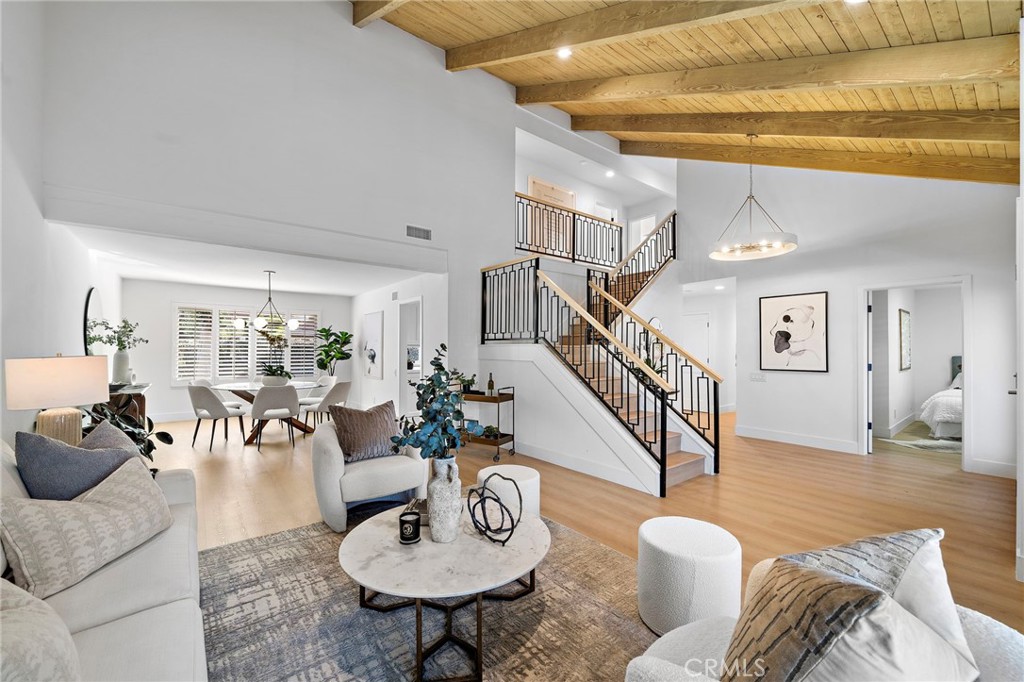 9560 La Amapola Avenue