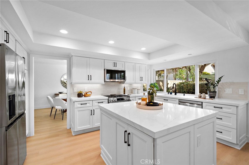 9560 La Amapola Avenue