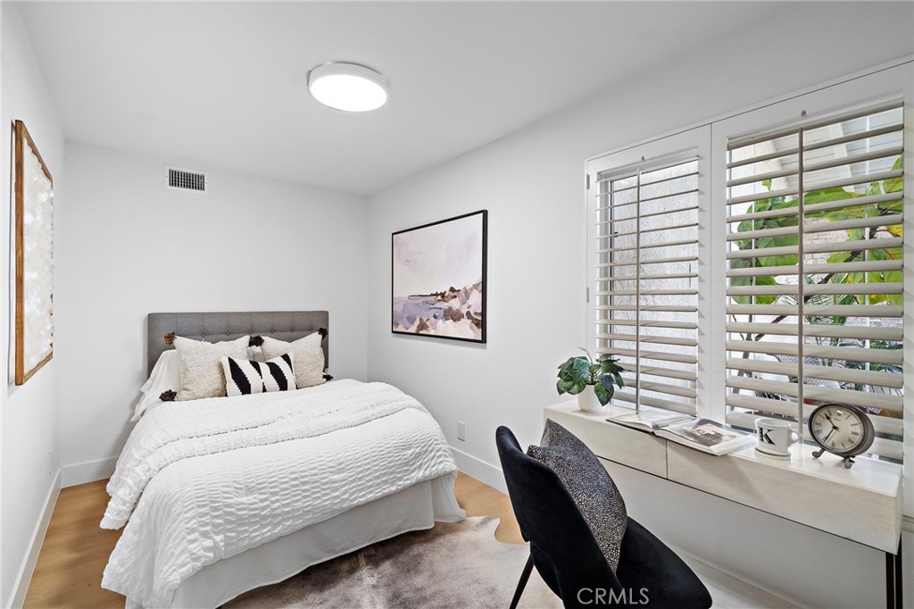 9560 La Amapola Avenue