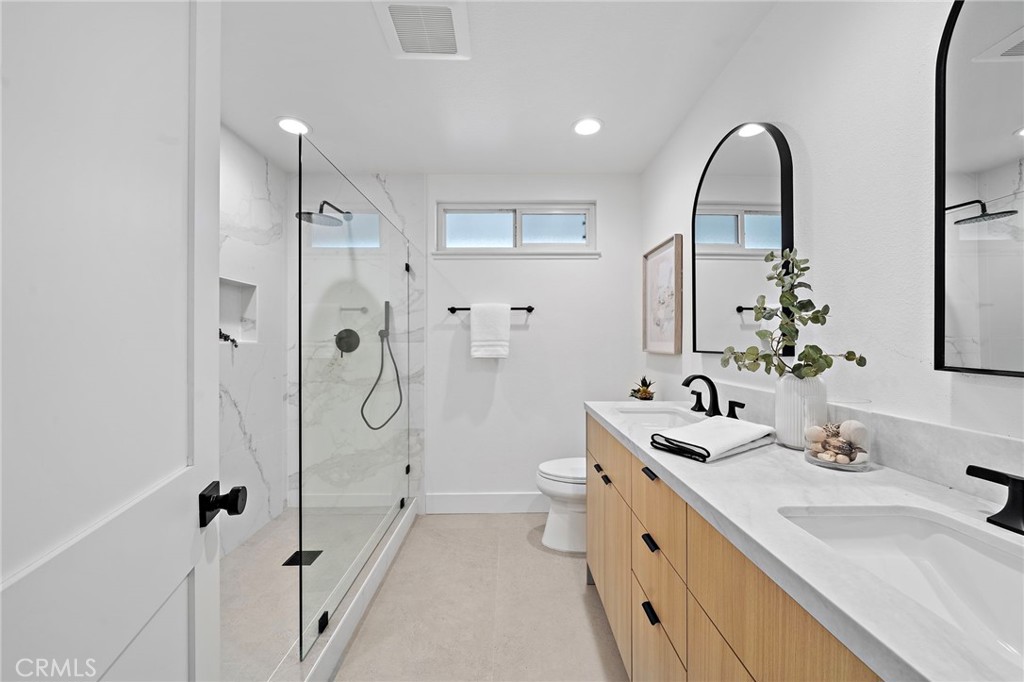 9560 La Amapola Avenue