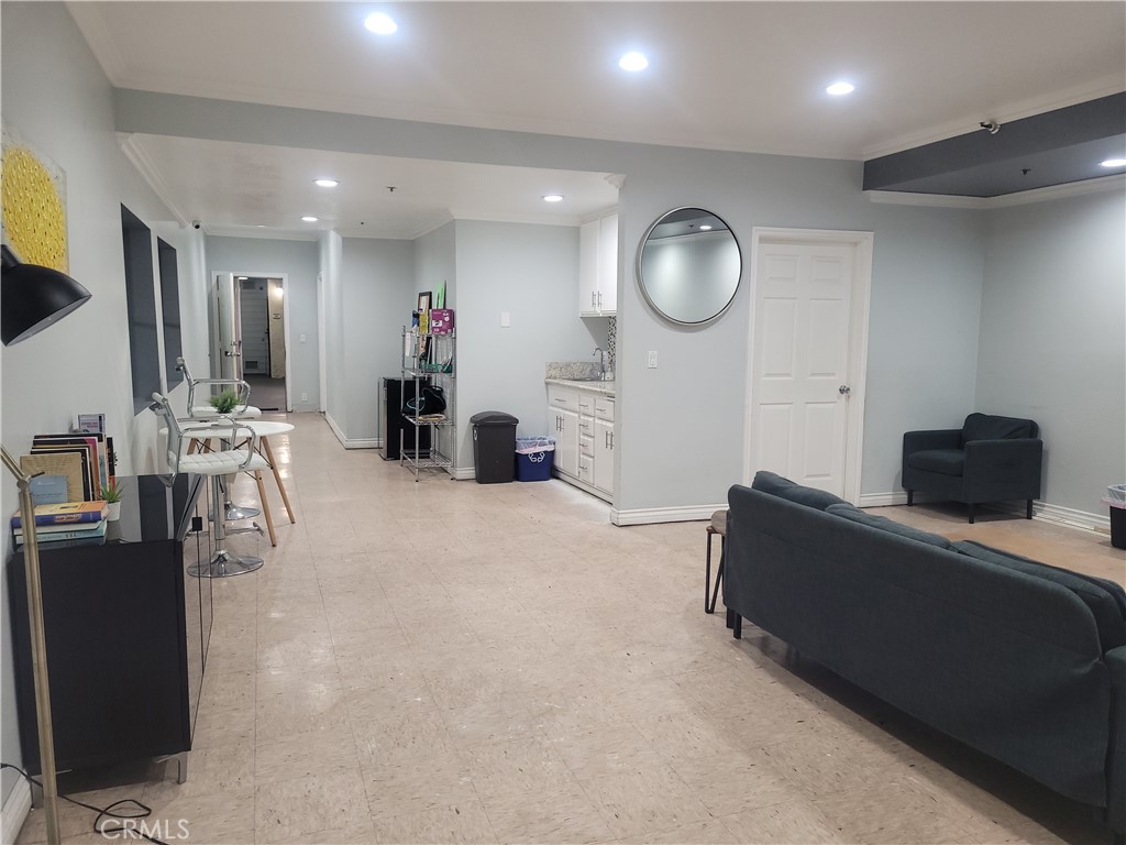 720 W 4th Street 104