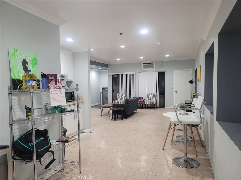 720 W 4th Street 104